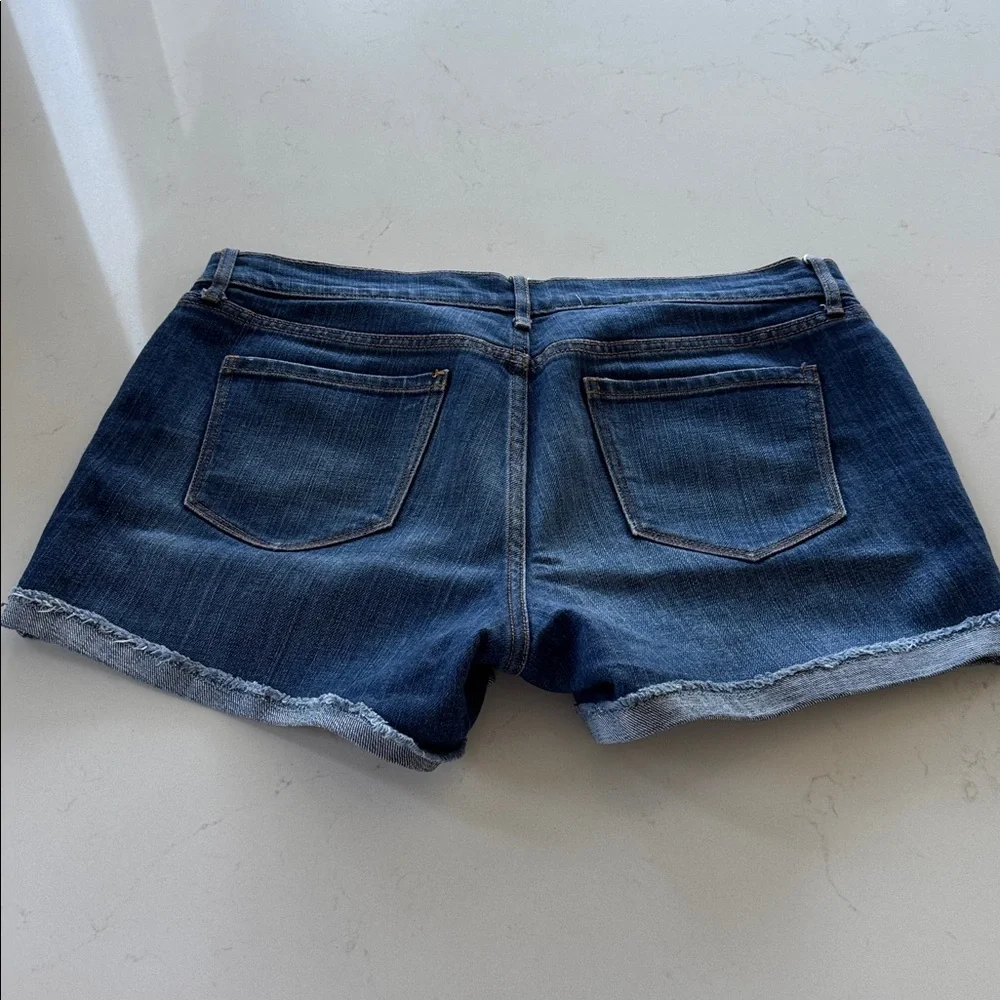 Old Navy Distressed Dark Blue Jean Shorts Size: 8 NWOT ✨
